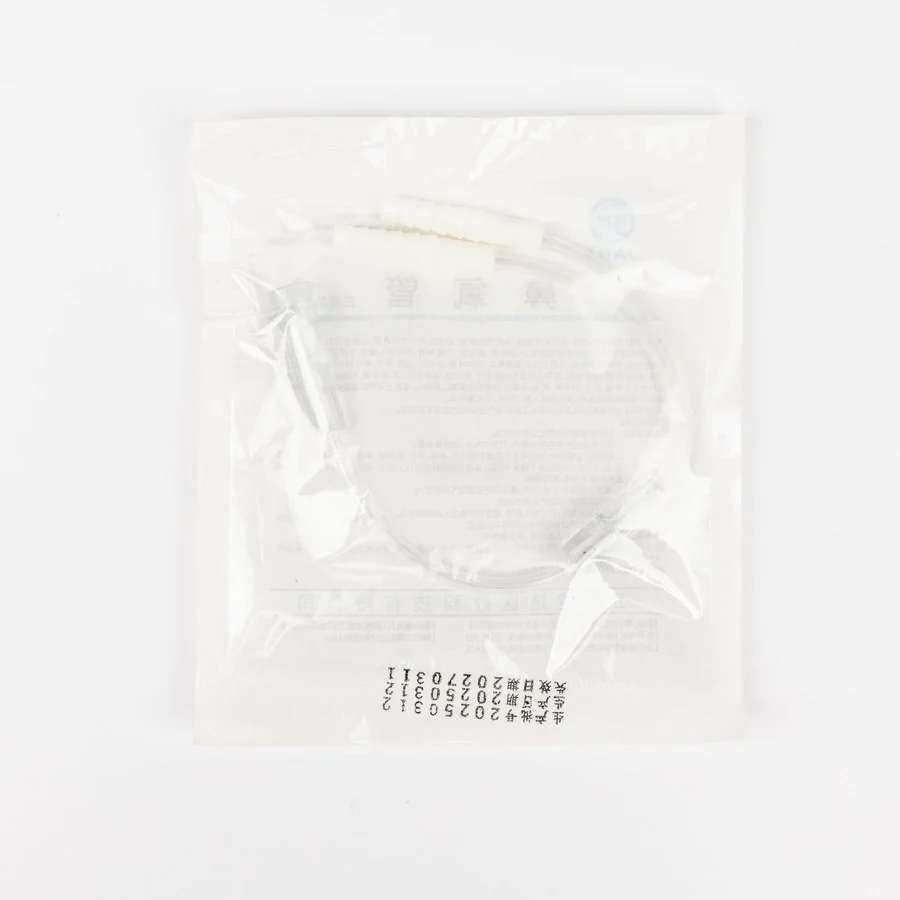 Three-way cannula with humidifier outlet